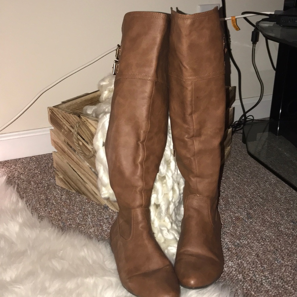 Camel boots